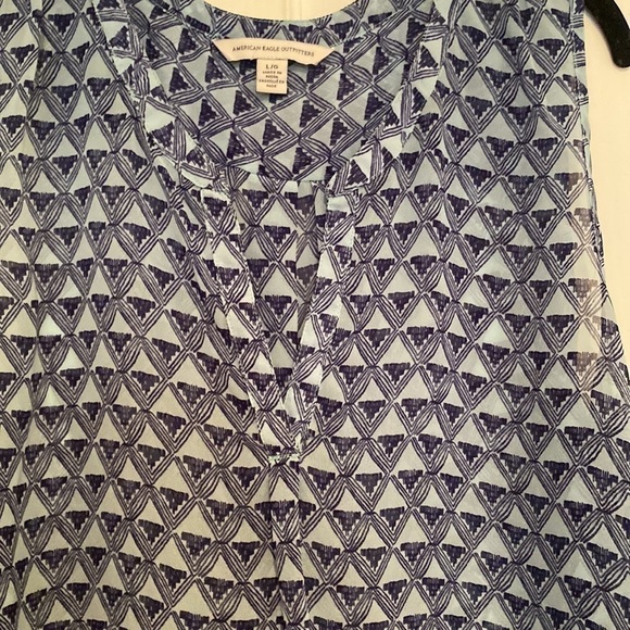 American eagle outfitters  woman’s sleeveless shirt with V-neck size L - Picture 3 of 8